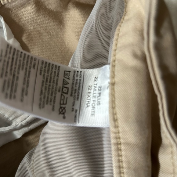 Old Navy Khaki Pixie Pant - Picture 3 of 5